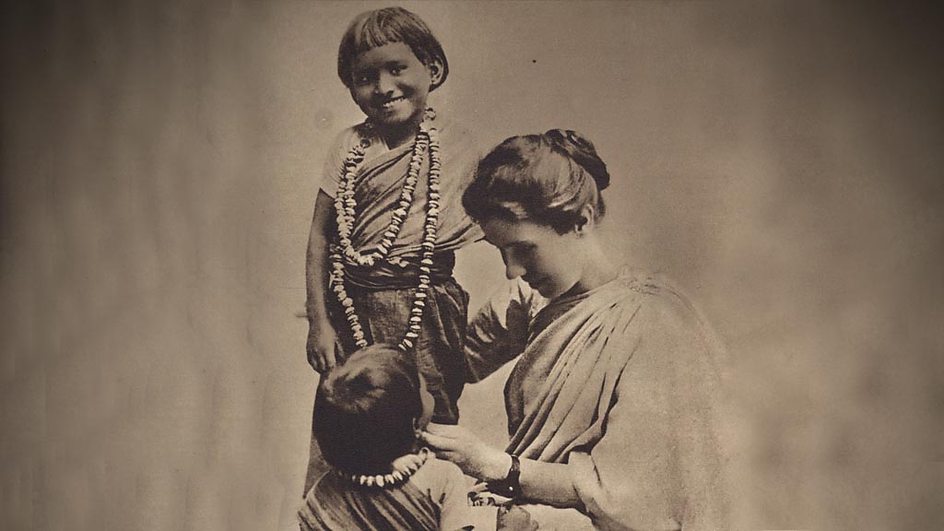 賈艾梅與印度孩童